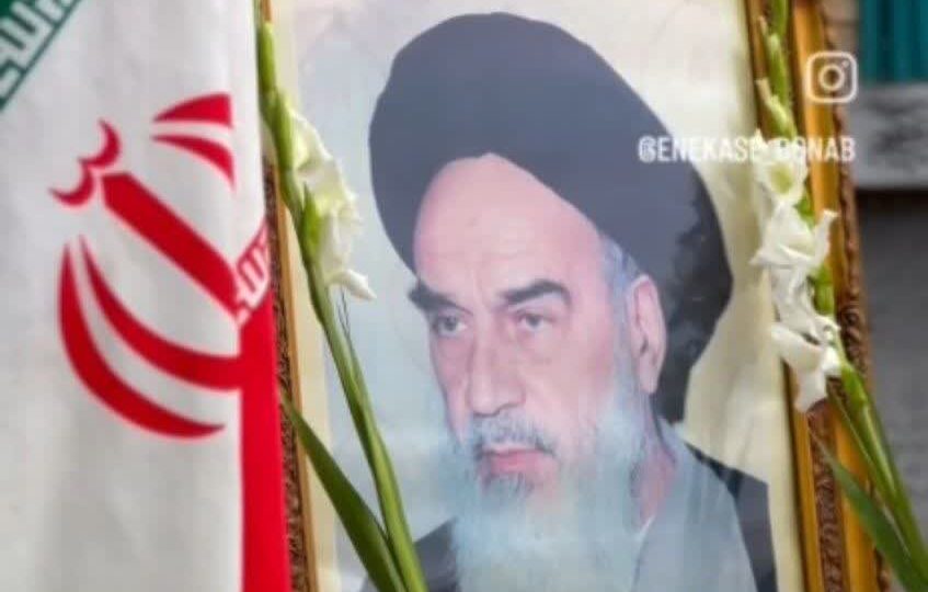 تمثال مبارک امام خمینی(ره) در بناب گلباران شد