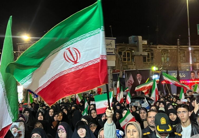 در شب بیست و ششم، زیر نم نم باران، مردم بصیر و حماسه ساز بناب در میدان امام حسین (ع)، حماسه ای ماندگار آفریدند.