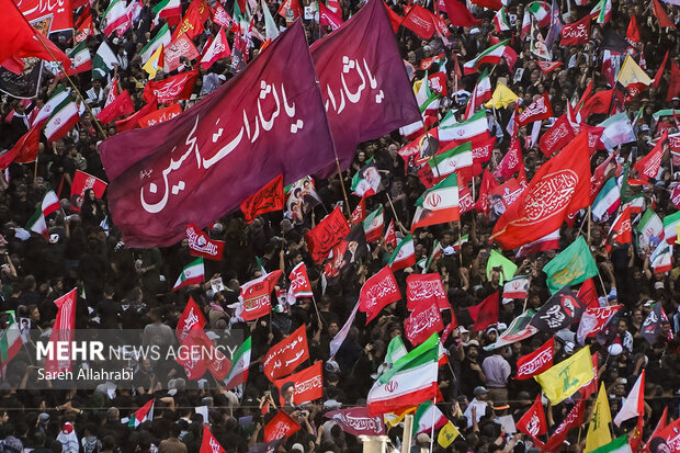تشییع باشکوه رهبر شهید جلوهای از همبستگی ملی و دینی بود