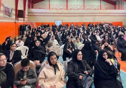تجلیل از افتخار آفرینان حوزه روستایی و عشایری در سالن ورزشی قراء پنجگانه(خانه برق جدید)