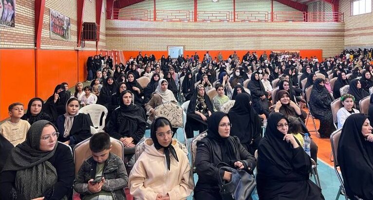تجلیل از افتخار آفرینان حوزه روستایی و عشایری در سالن ورزشی قراء پنجگانه(خانه برق جدید)