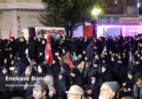 عزاداری و سینه زنی مردم بناب در میدان امام حسین(ع)