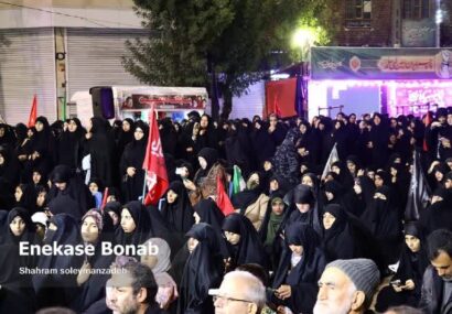 عزاداری و سینه زنی مردم بناب در میدان امام حسین(ع)